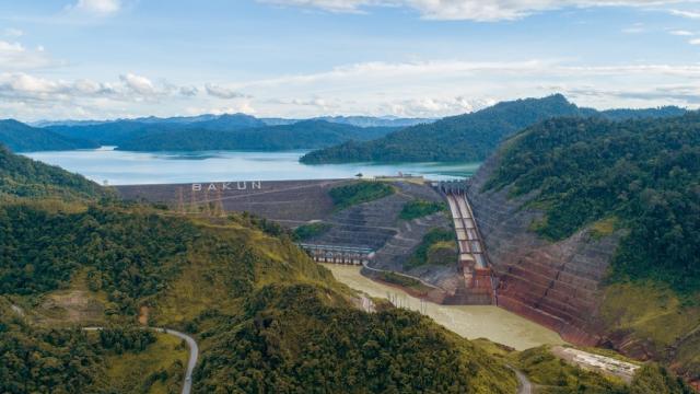 The 2,400-megawatt Bakun hydroelectric plant in Sarawak is the largest in Malaysia. BIMP-EAGA is rich in energy resources, both conventional and renewable. Photo credit: iStock/Hashim Mahrin. 