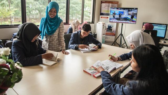 A business class in Indonesia. Photo credit: Asian Development Bank.