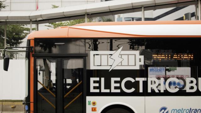 Electric bus in Jakarta, Indonesia. Photo credit: iStock/Samsul.