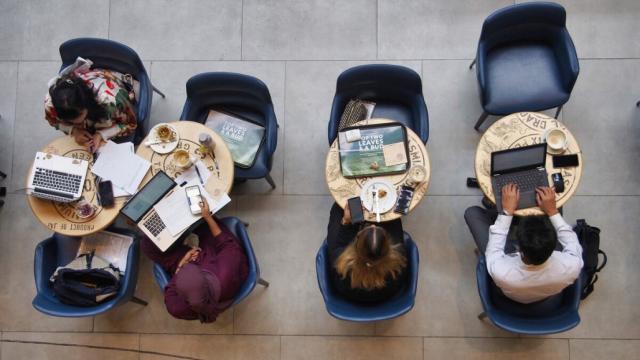 Dining out in Singapore. Photo credit: Asian Development Bank.