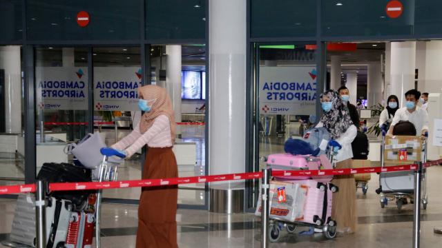 Migrant workers from Malaysia arriving in Cambodia.