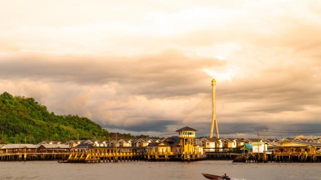 Kampong Ayer at sunset with Sungai Kebun bridge in the background. Photo credit: iStock.