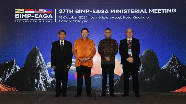 From left: The Philippines Department of Trade and Industry Regional Director Romeo Castañaga, Malaysia Minister of Economy Rafizi Ramli, Indonesia Senior Advisor to the Minister for Digital Transformation, Creativity, and Human Resources at the Coordinating Ministry for Economic Affairs  Rizal Edwin, and Brunei Darussalam  Ministry of Finance and Economy's Department of Economic Planning and Statistics Acting Director General Hairol Hamid.