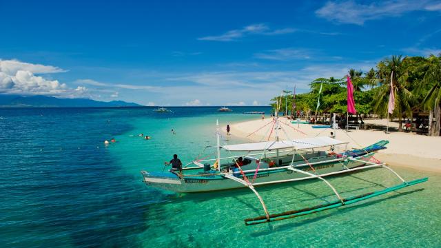 Beachfront of a resort in Palawan, Philippines. Photo credit: ADB.